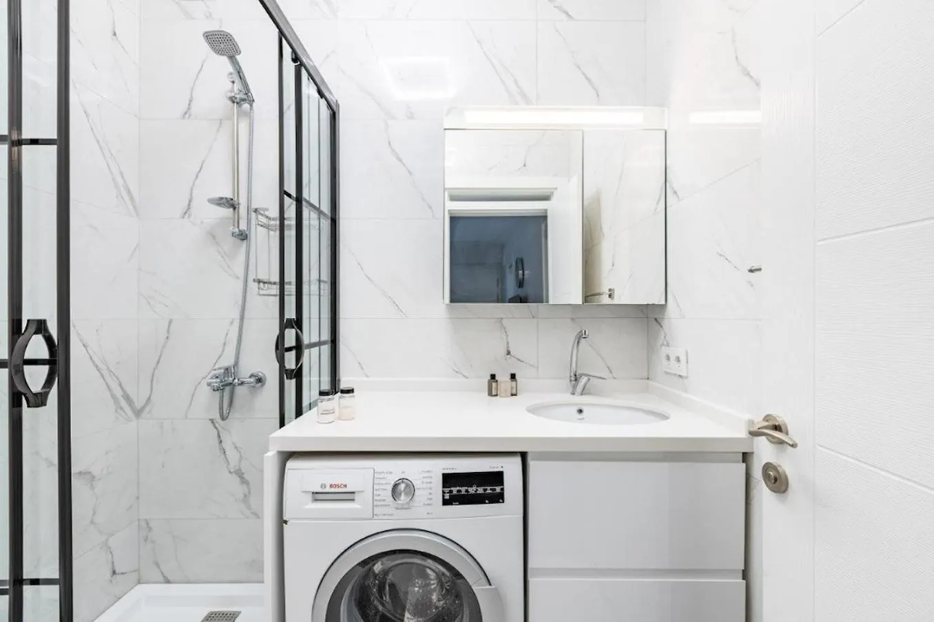 Апартаменты Bright Private Modern 2Bd1Bath Bebek Gem! #247 Стамбул